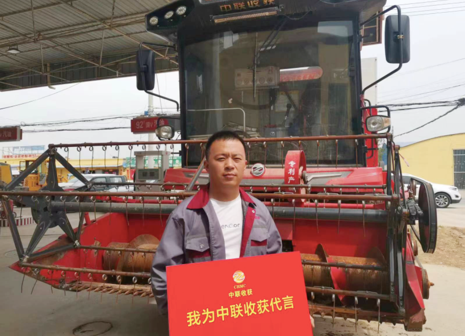 有三臺挖掘機(jī)的董老板為何轉(zhuǎn)型開收割機(jī)？收的都是現(xiàn)錢！(圖1)